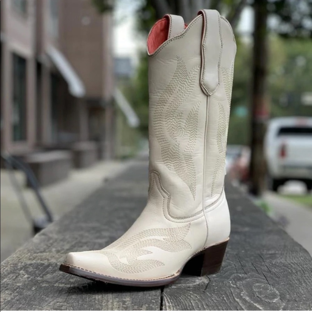 Planet Cowboy white boots